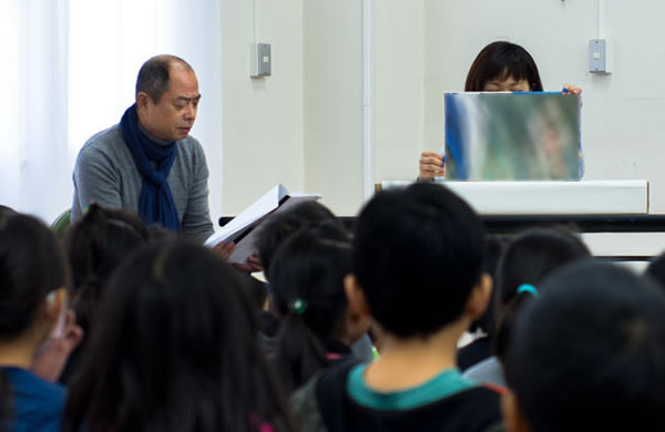 読み聞かせ風景